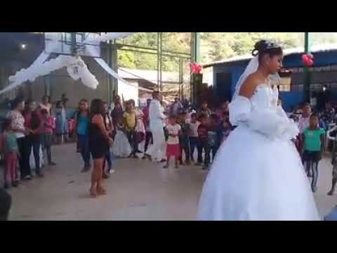 Si piensas casarte no olvides que la novia este de acuerdo.