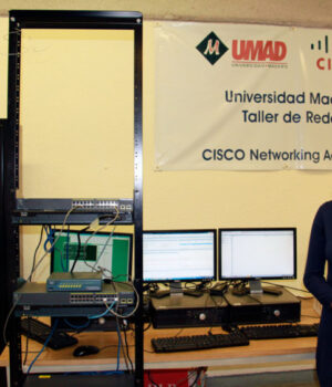 Alumna-ingenieria-UMAD-proyecto-CISCO-844x562