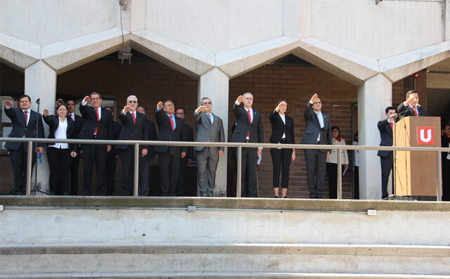 Comunidad UPAEP rinde honores a la Bandera