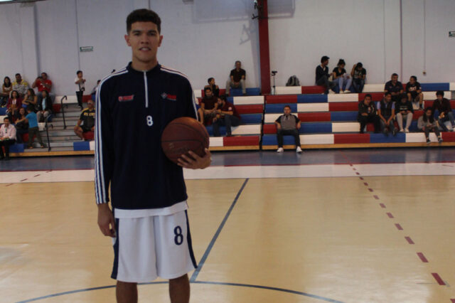 Manuel Yáñez se despidió del Gimnasio Enrique Taylor