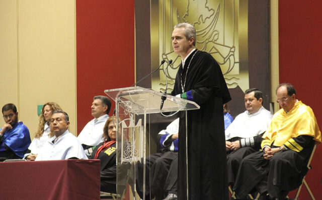 Entregan Cruz Forjada a Estudiantes UPAEP