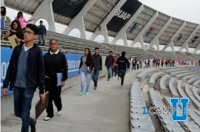 Jóvenes Inician entrega de documentos para examen BUAP