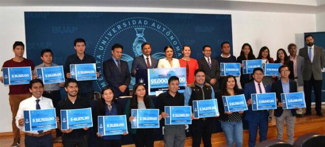 Reconocen a estudiantes colaboradores en Sorteos BUAP