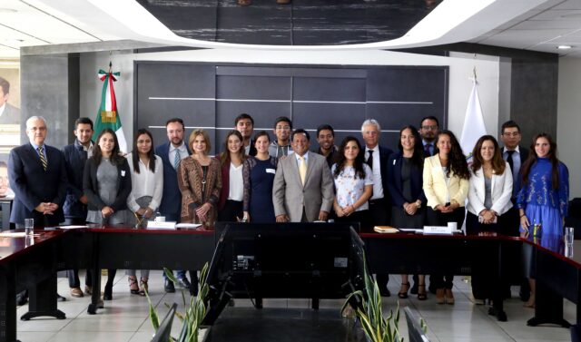 Universitarios poblanos beneficiados con el programa de formación internacional SEP