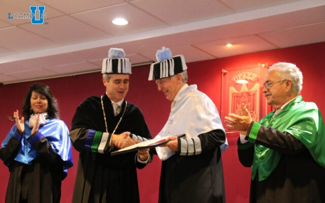 Recibe el Dr. Rafael Vicuña, Doctorado Honoris Causa en Ciencias Biológicas por la UPAEP