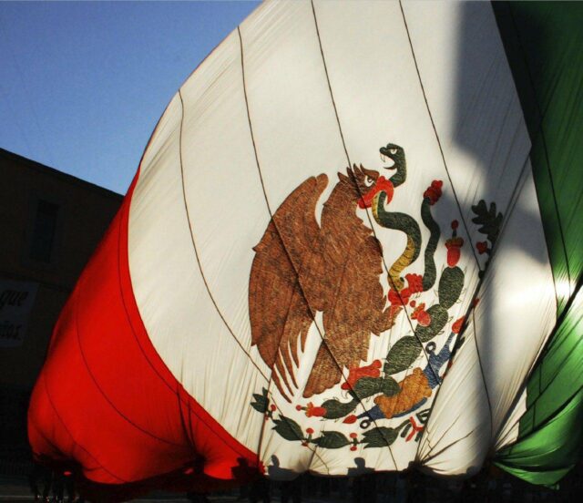 Que el Día de la Bandera se convierta en un “día para la reconciliación nacional”: AMLO