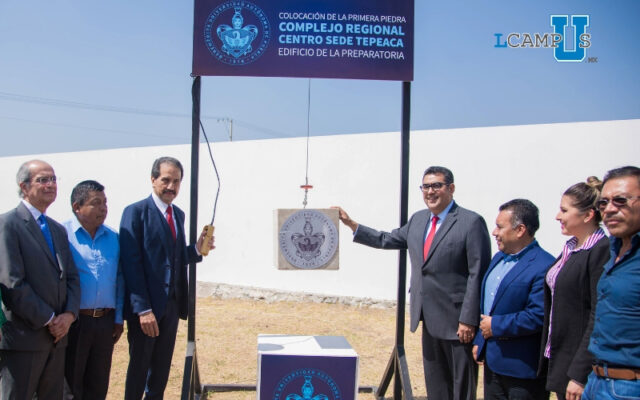Colocan la primera piedra de un nuevo edificio para la preparatoria del Complejo Regional Centro en Tepeaca de la BUAP