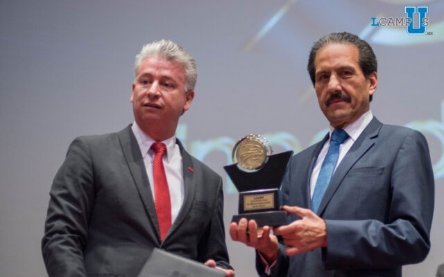 Reconoce la UVM Campus Puebla, con el Lince de Oro, al rector de la BUAP: Alfonso Esparza Ortiz