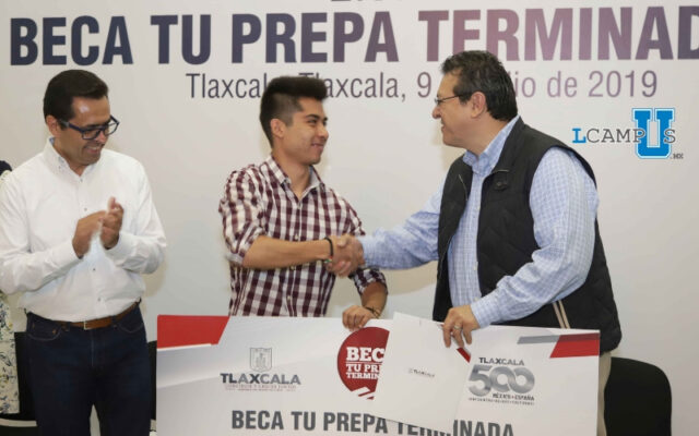 Marco Mena Inicia Entrega De Becas “Tu Prepa Terminada 2019”