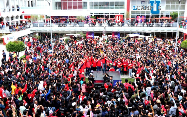 Jóvenes de bachilleratos y preparatoria asisten a UPAEP 360