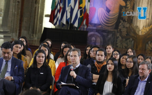 Normalistas manifiestan su respaldo a la Nueva Escuela Mexicana y a lograr la educación de excelencia