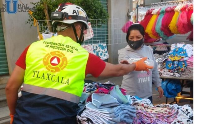 Protección Civil de Tlaxcala refuerza medidas de prevención por COVID-19 entre comerciantes de Mazatecochco