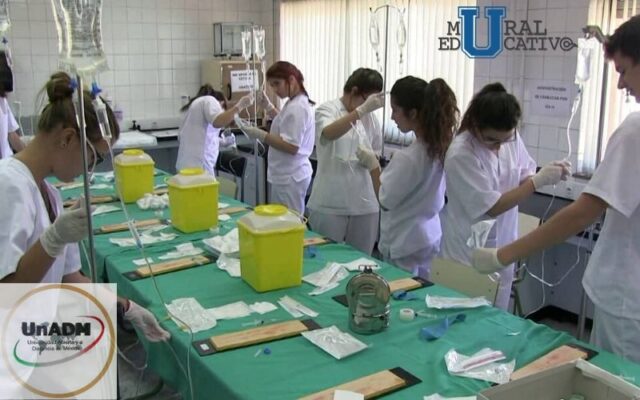 Estudiantes de la Universidad a Distancia de México colaboran en la lucha contra el COVID-19