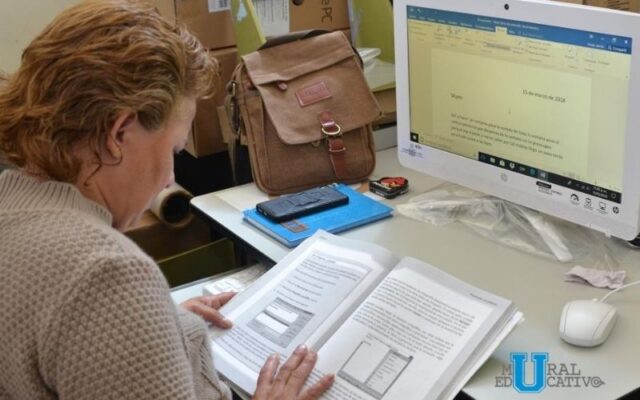 Jóvenes y Adultos pueden estudiar primaria y secundaria en línea en el INEA