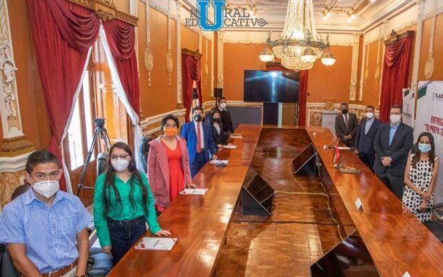 El Gobernador de Tlaxcala, Marco Mena hace entrega de la beca “Tu Prepa Terminada” 2020