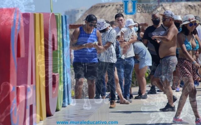 Llaman a jóvenes que festejaron su graduación en Cancún evitar un brote de contagios entre sus familias