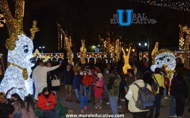 Encabeza Paola Angon Encendido De Luces Y Adornos Navideños En San Pedro Cholula
