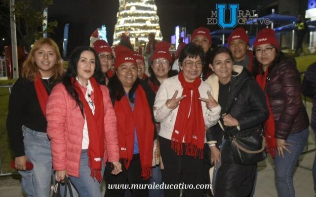 Rectora de la BUAP enciende árbol de Navidad en Ciudad Universitaria 2