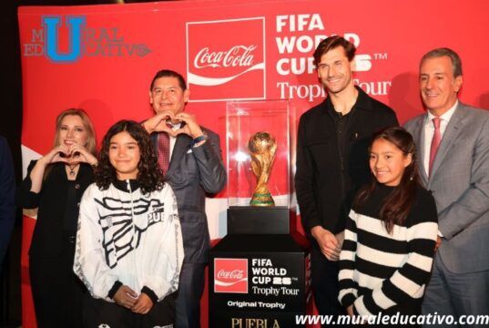Puebla Forma Parte De La Fiesta Mundialista, Recibe Trofeo Internacional
