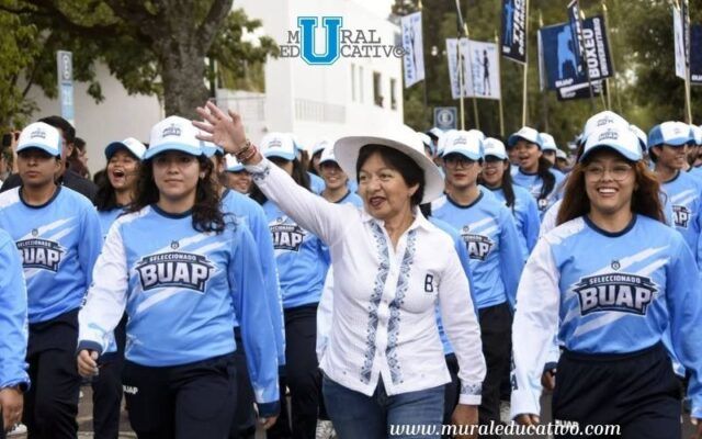 Con Un Desfile, La BUAP Da La Bienvenida A Estudiantes De Nuevo Ingreso