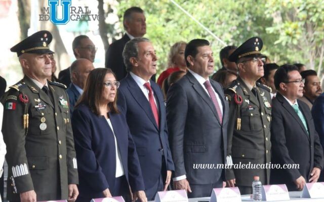 Colocan Alejandro Armenta y Pepe Chedraui Bando Solemne de las Fiestas Patrias 2026 en el Palacio Municipal