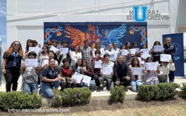 Plasman estudiantes BUAP su talento y creatividad en mural de la preparatoria de Tepeaca