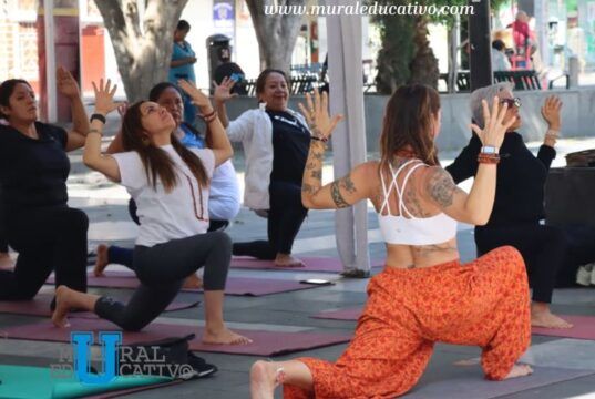 Reúne Gobierno de la Ciudad a personas jóvenes y adultas mayores en jornada comunitaria de yoga