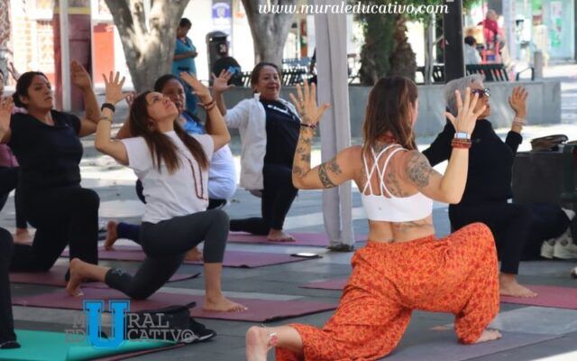Reúne Gobierno de la Ciudad a personas jóvenes y adultas mayores en jornada comunitaria de yoga
