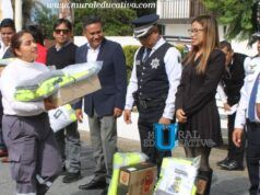 Reconoce Armando Aguirre labor de paramédicos con entrega de uniformes