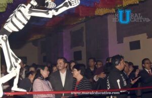 Rinde BUAP homenaje a la lucha libre con la ofrenda “Entre máscaras y leyendas”